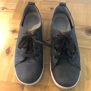 Leather dansko sneaker with removable insole. Great condition.